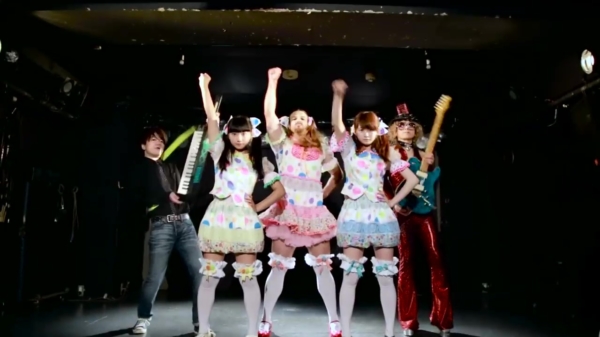 De muzikale monsterhit van de week: Ladybaby - Nippon Manju