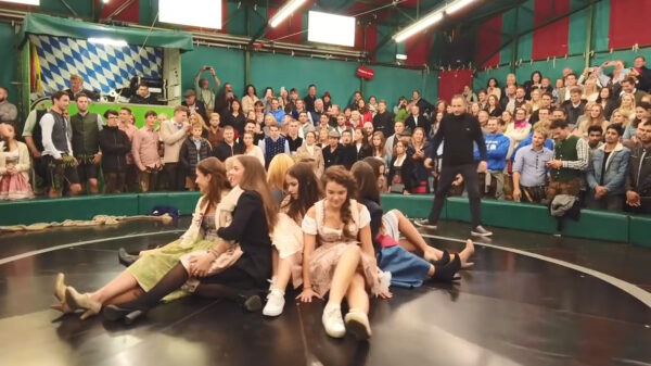 Nog even genieten van glijdende vrouwen in dirndls omdat Oktoberfest geannuleerd is