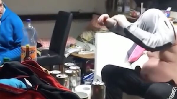 Het leven van Russische huisgenoten door de ogen van Ozzy Man