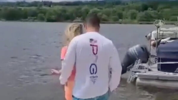 Het huwelijksaanzoek viel compleet in het water