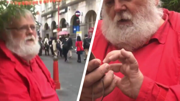 De kerstman blijkt een gluurder met voorliefde voor vrouwenbenen te zijn