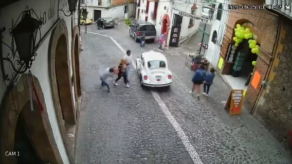 Tasjesdief wordt flink onder handen genomen als hij de verkeerde berooft