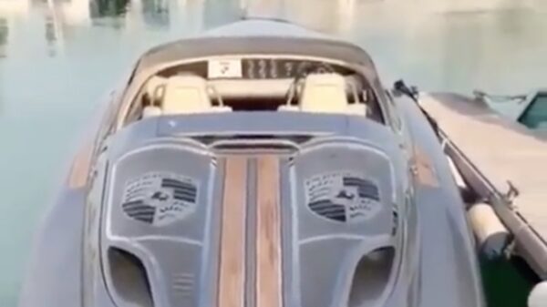 De liefhebbers van Porsche kunnen nu ook een speedboot kopen!