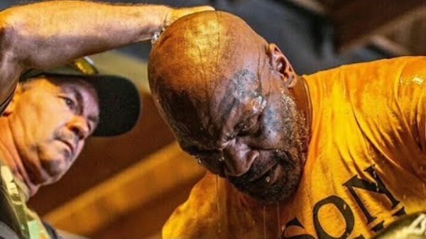 Mike Tyson op zijn 54e keihard in training voor gevecht met Roy Jones Jr.