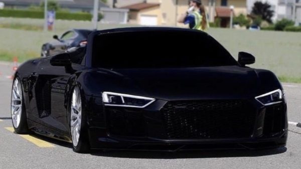 Een zwarte Audi R8 voor de echte liefhebbers!