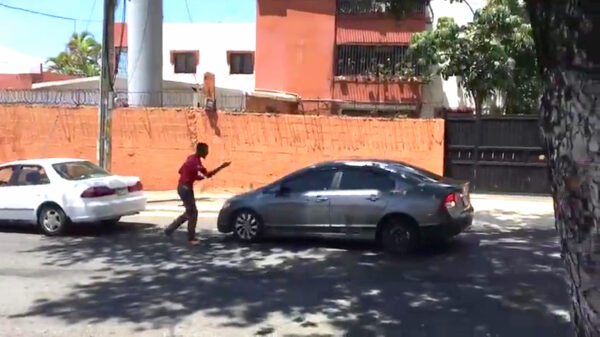 Road rage om ingeparkeerde auto eindigt nogal onverwacht