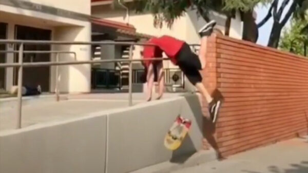 Een compilatie met een aantal zeer pijnlijke skateboardklappers