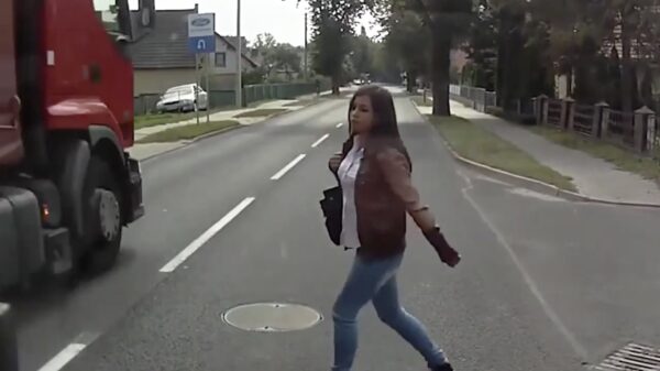 Wispelturige Wendy besluit toch maar niet op de koffie te gaan bij tante Bep