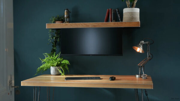 Vandaag gaan we een tafel met onzichtbare pc in elkaar zetten