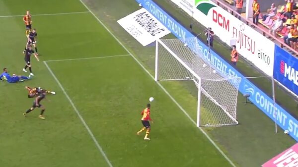 Epische blunder tijdens een potje voetballen tussen KV Mechelen en KV Oostende