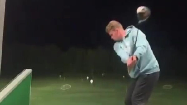 Ook tijdens het golfen kun je beter een helm opzetten